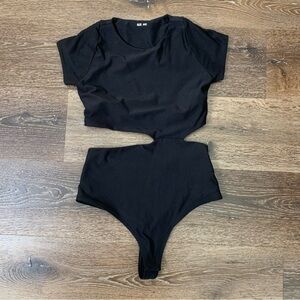 Alix NYC Womens black cut out short sleeve bodysuit
XS